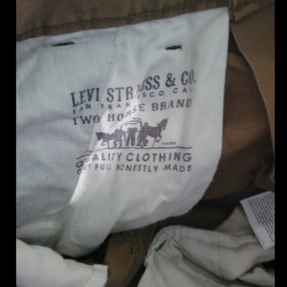 Mens szie 30 Levi Cargo Shorts - Picture 6 of 6